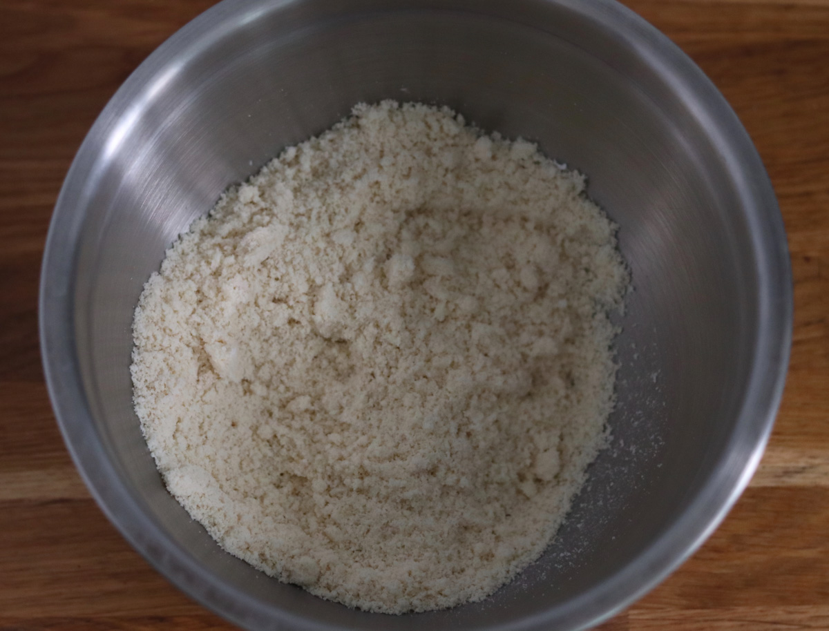 all the dry ingrdients mixed in a large bowl