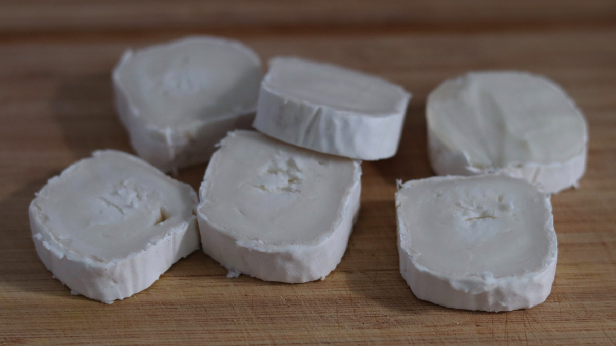 6 slices of goat cheese log