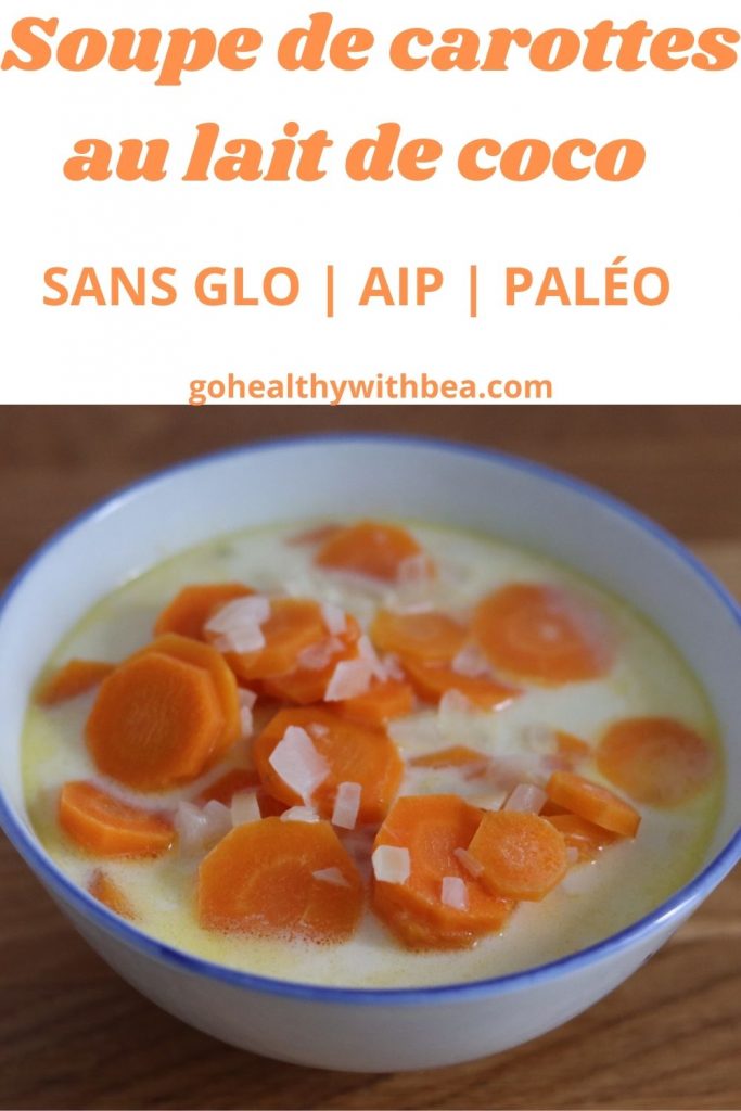 photo de soupe de carottes au lait de coco dans un bol et titre